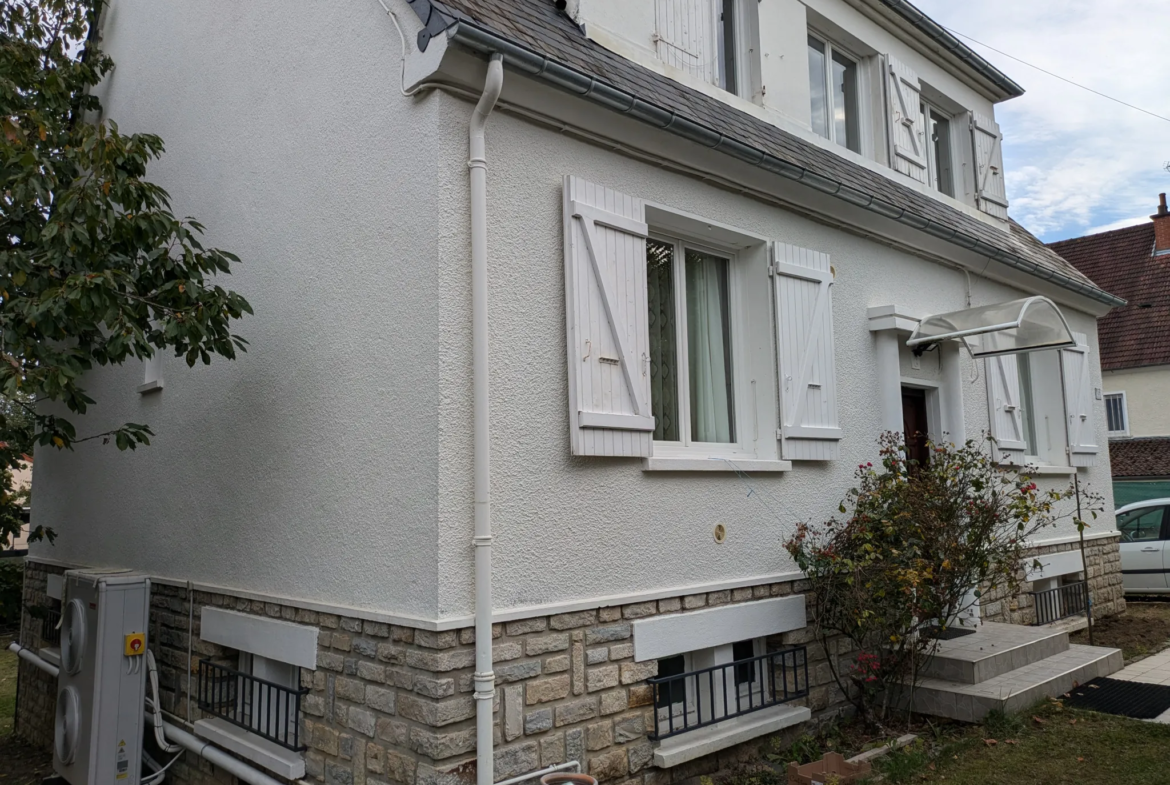 Maison Indépendante à Nevers - 5 Chambres, Près des Commodités 