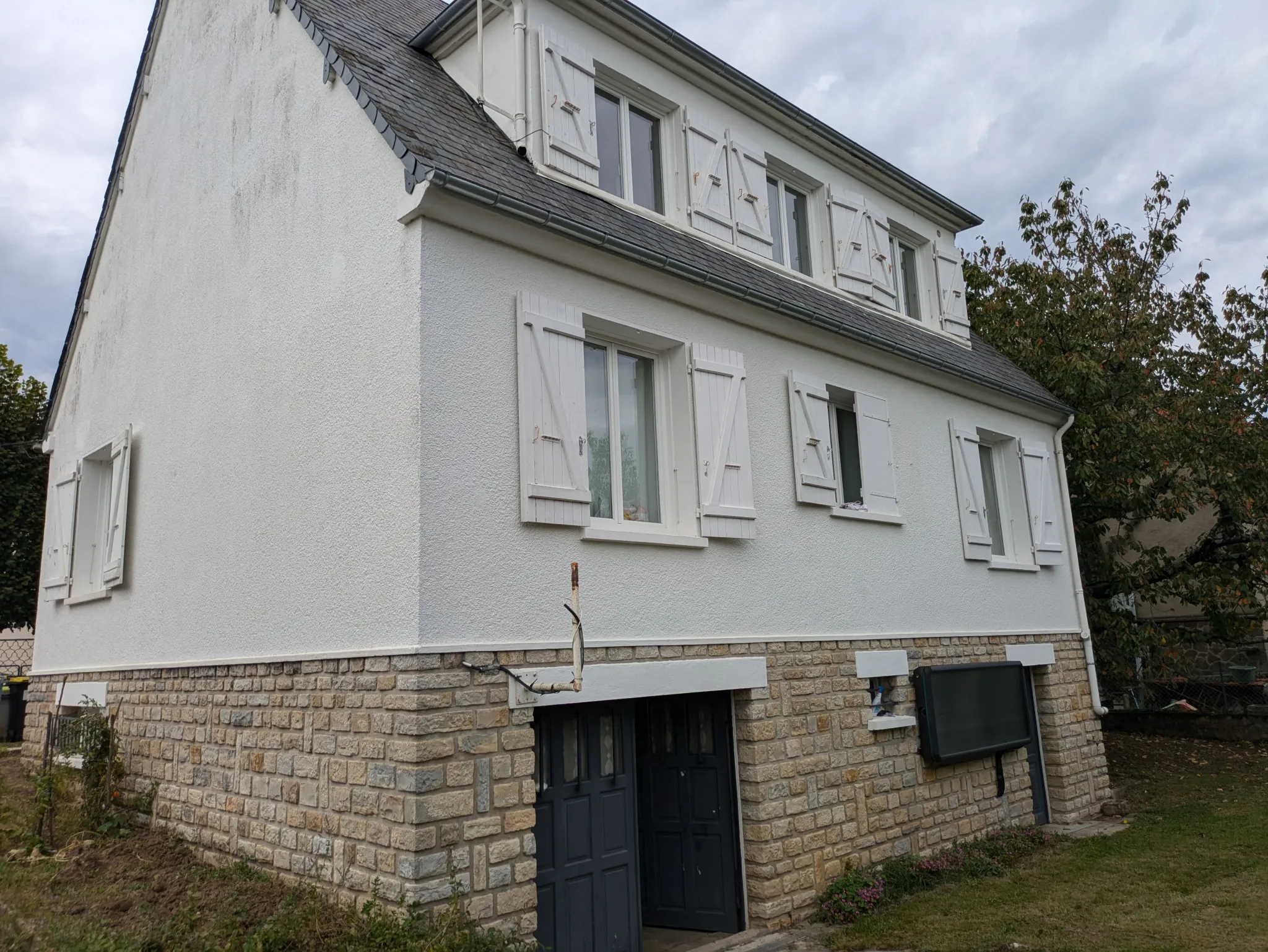 Maison Indépendante à Nevers - 5 Chambres, Près des Commodités 