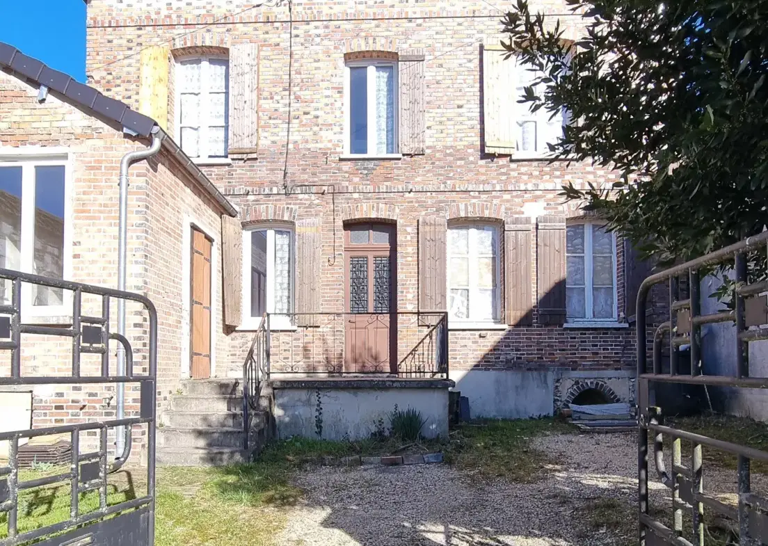 Maison villageoise à rénover à Bray sur Seine - 75 000 € 