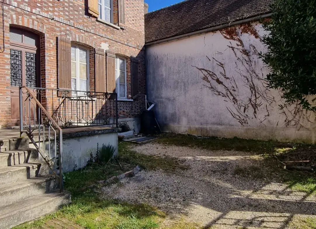 Maison villageoise à rénover à Bray sur Seine - 75 000 € 