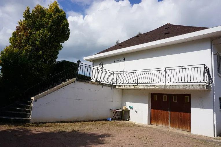 Maison d'habitation à vendre à Saint-Yan - 3 chambres, sous-sol, jardin 