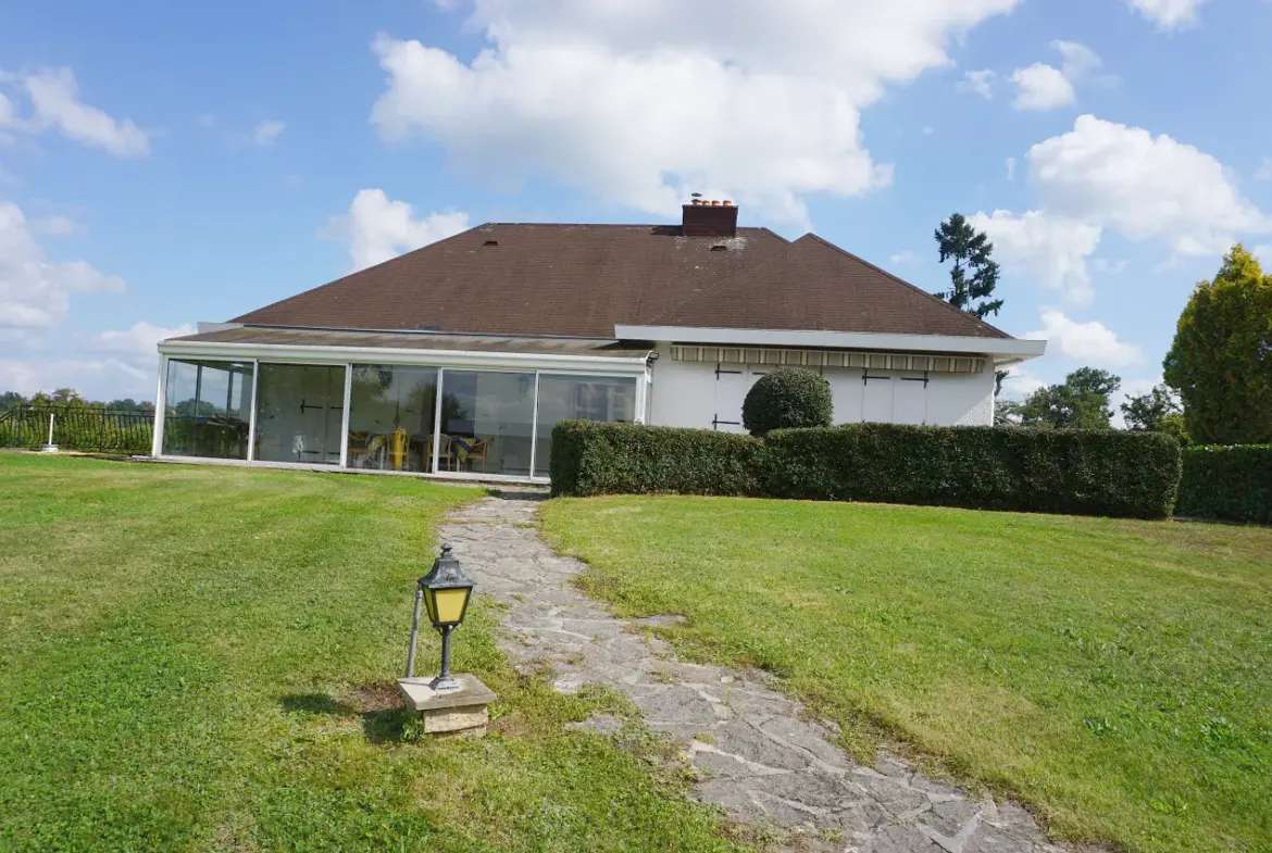 Maison d'habitation à vendre à Saint-Yan - 3 chambres, sous-sol, jardin 