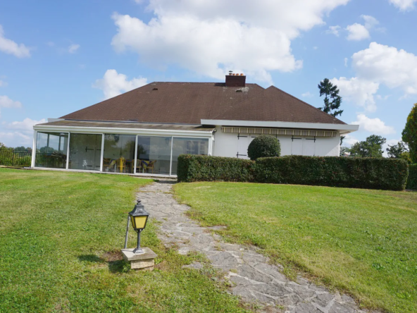 Maison d'habitation à vendre à Saint-Yan - 3 chambres, sous-sol, jardin