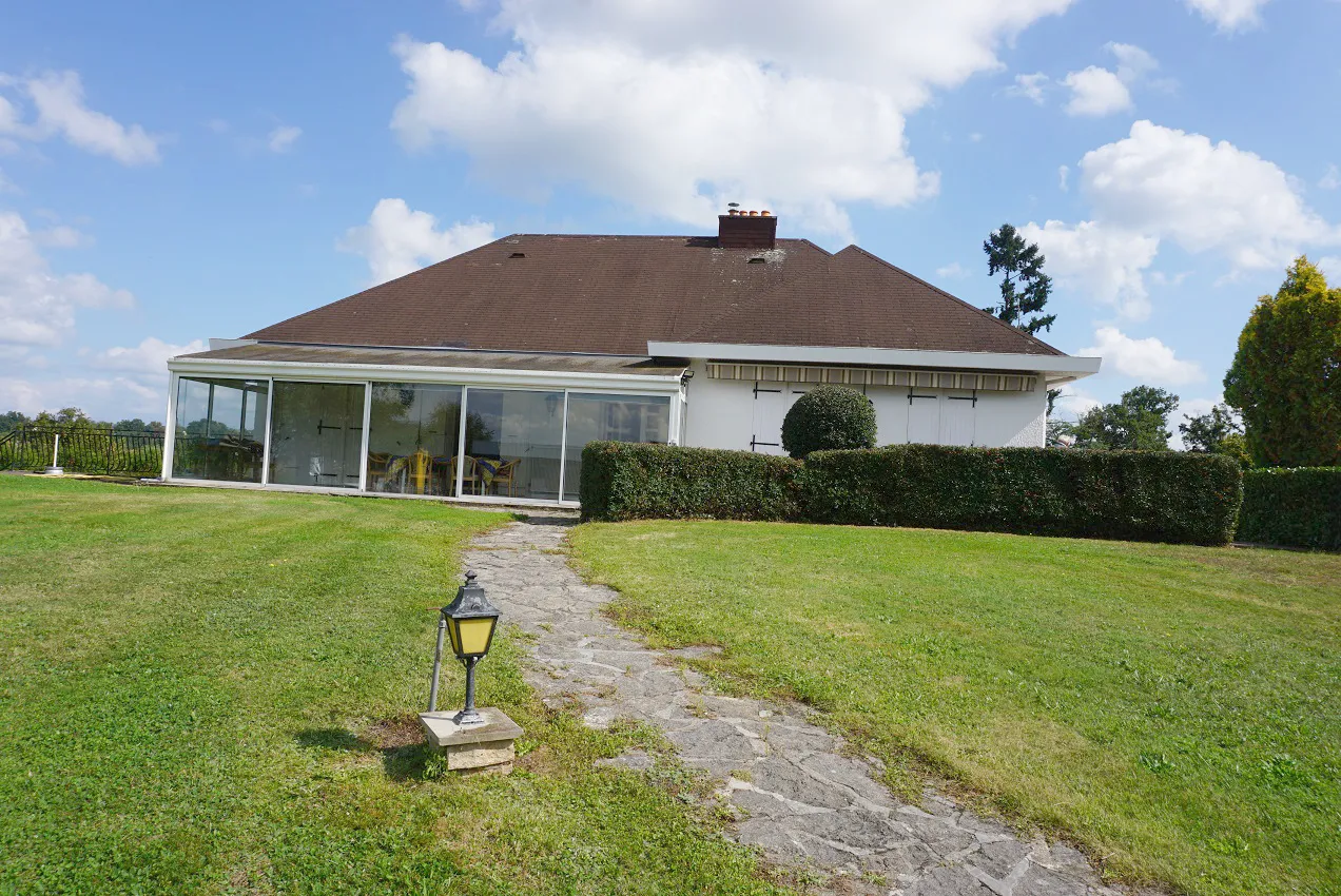 Maison d'habitation à vendre à Saint-Yan - 3 chambres, sous-sol, jardin 