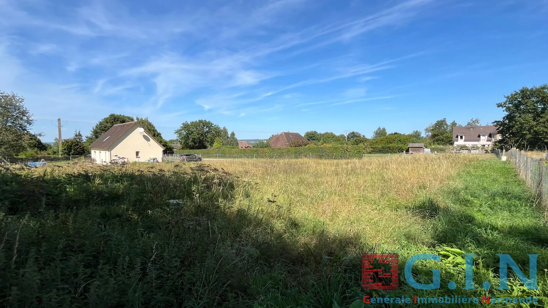 Parcelle constructible de 1380 m² à Aizier 