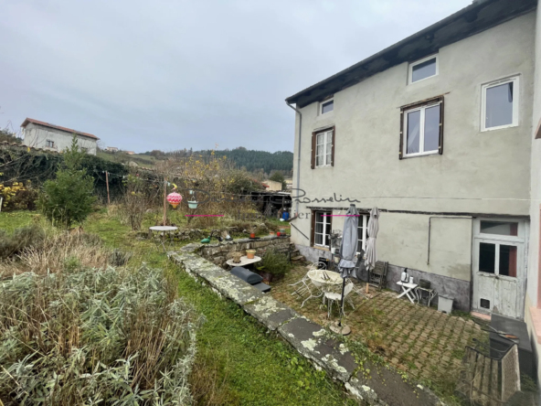 Maison de village à rénover avec jardin à Cublize