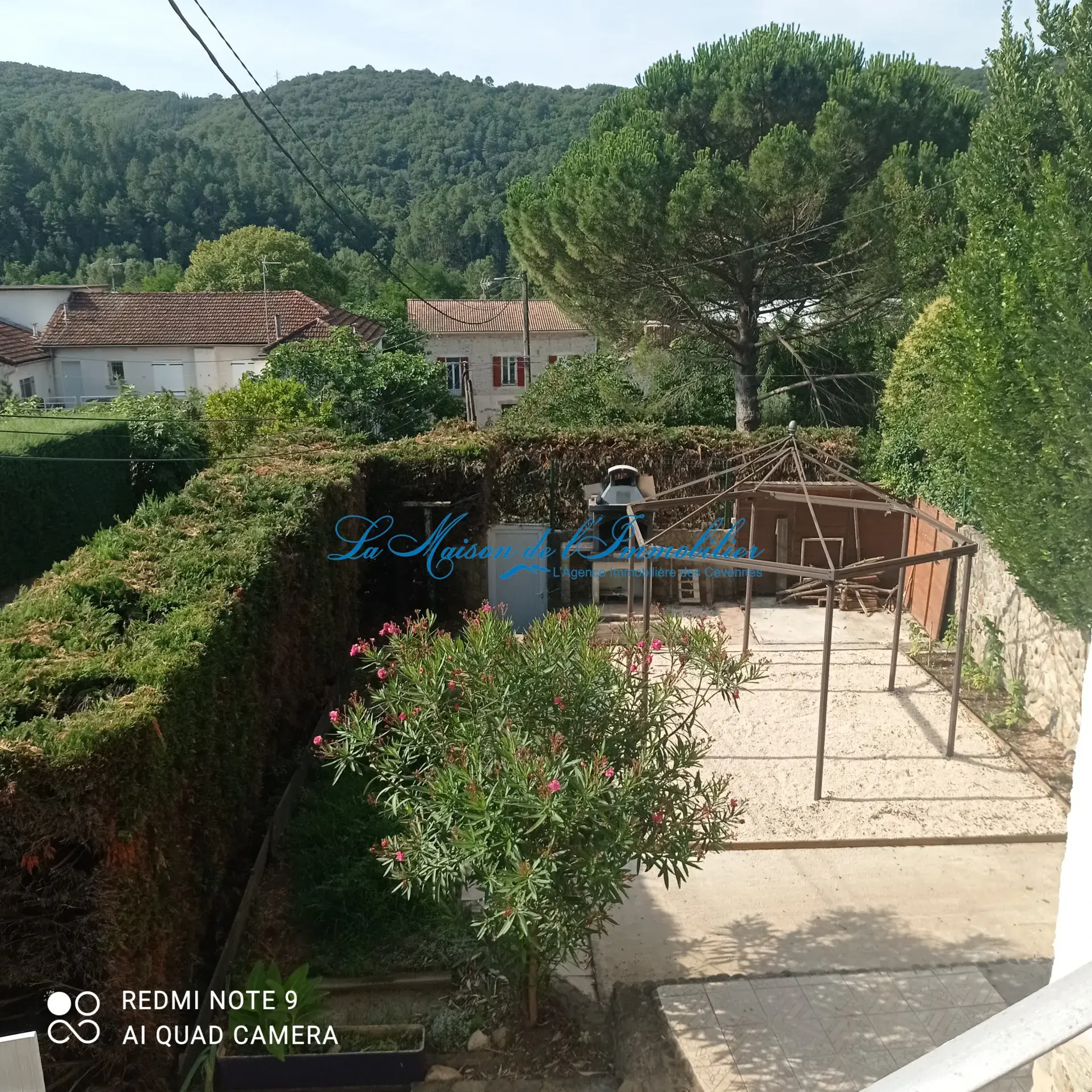 Maison de village en pierres avec jardin à St Florent sur Auzonnet 