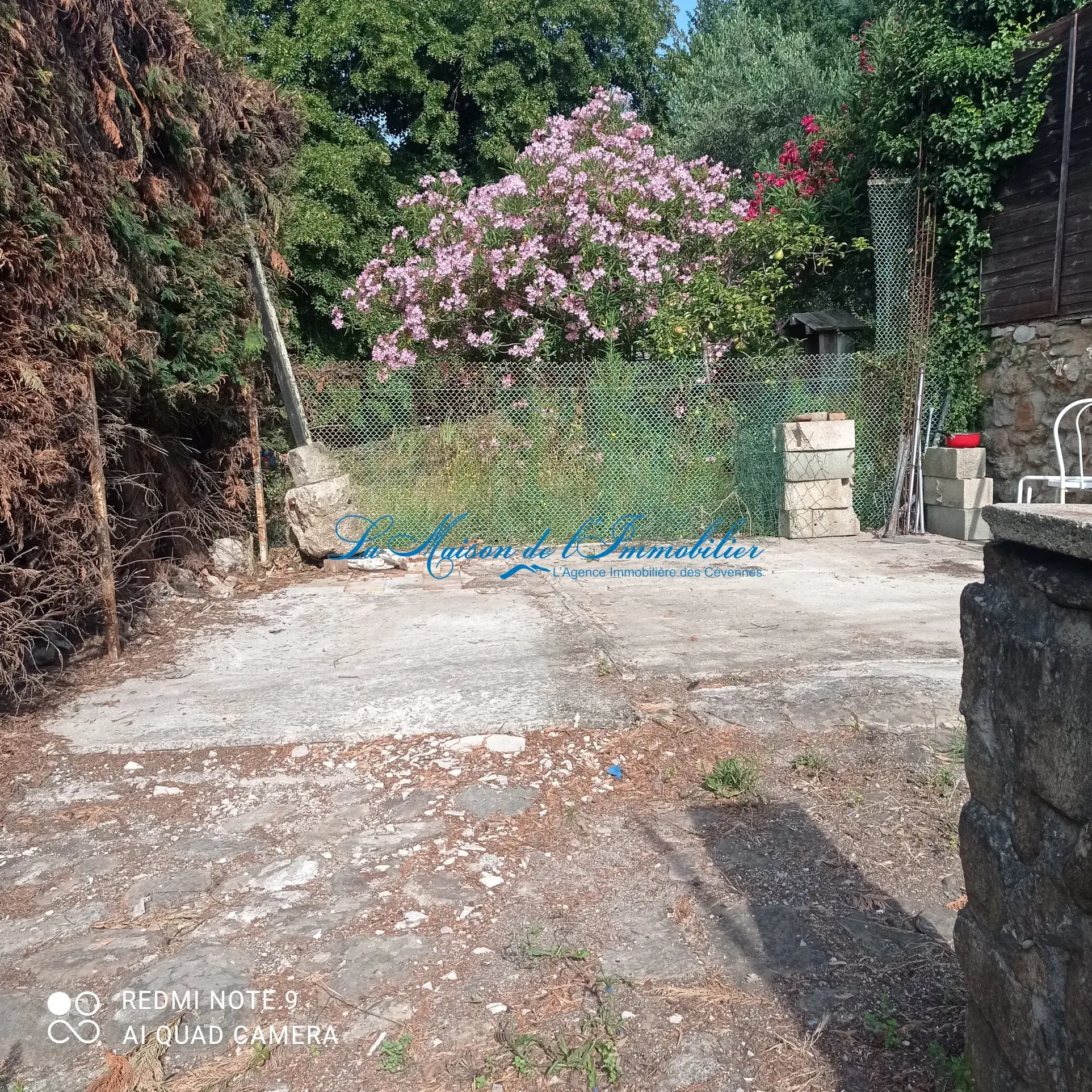 Maison de village en pierres avec jardin à St Florent sur Auzonnet 