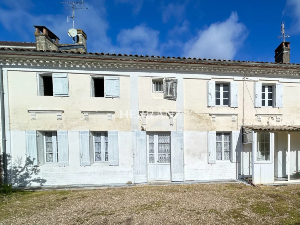 Maison en pierre à rénover de 160 m² aux Artigues-de-Lussac