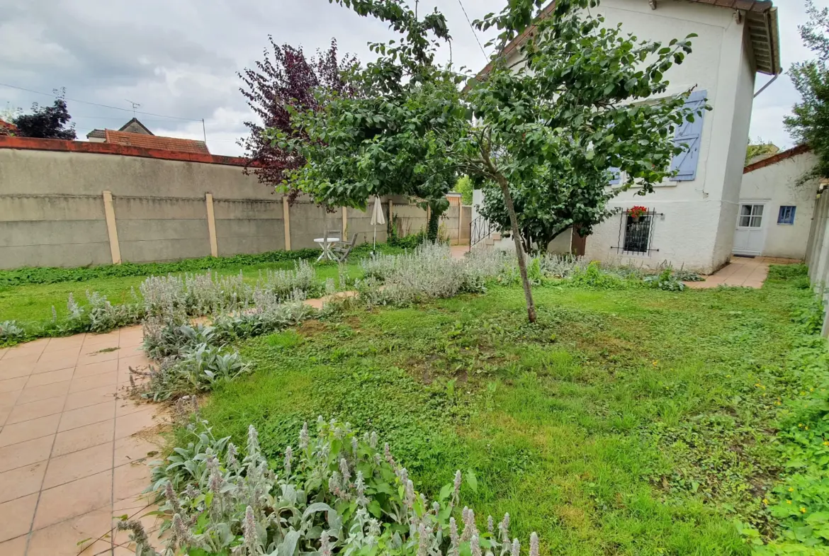 Maison 5 pièces de 93 m2 à Chelles, secteur calme 