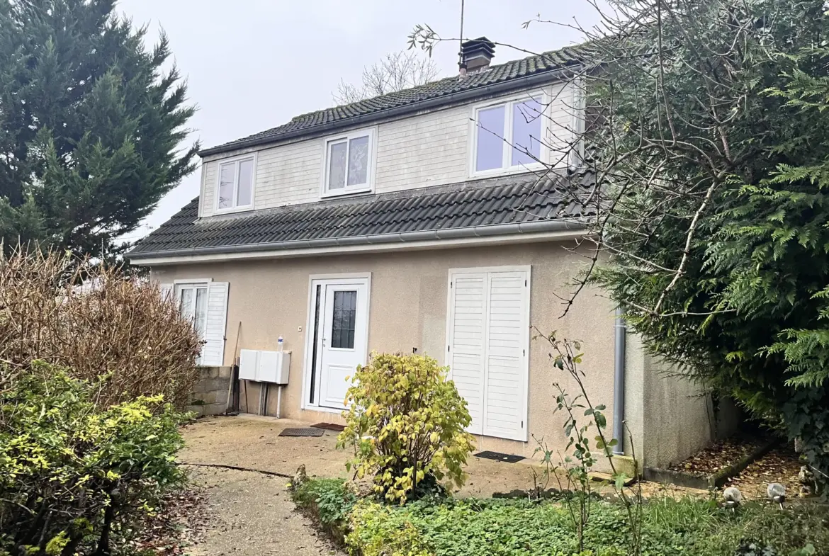 Maison à rénover avec jardin et sous-sol à Étampes 