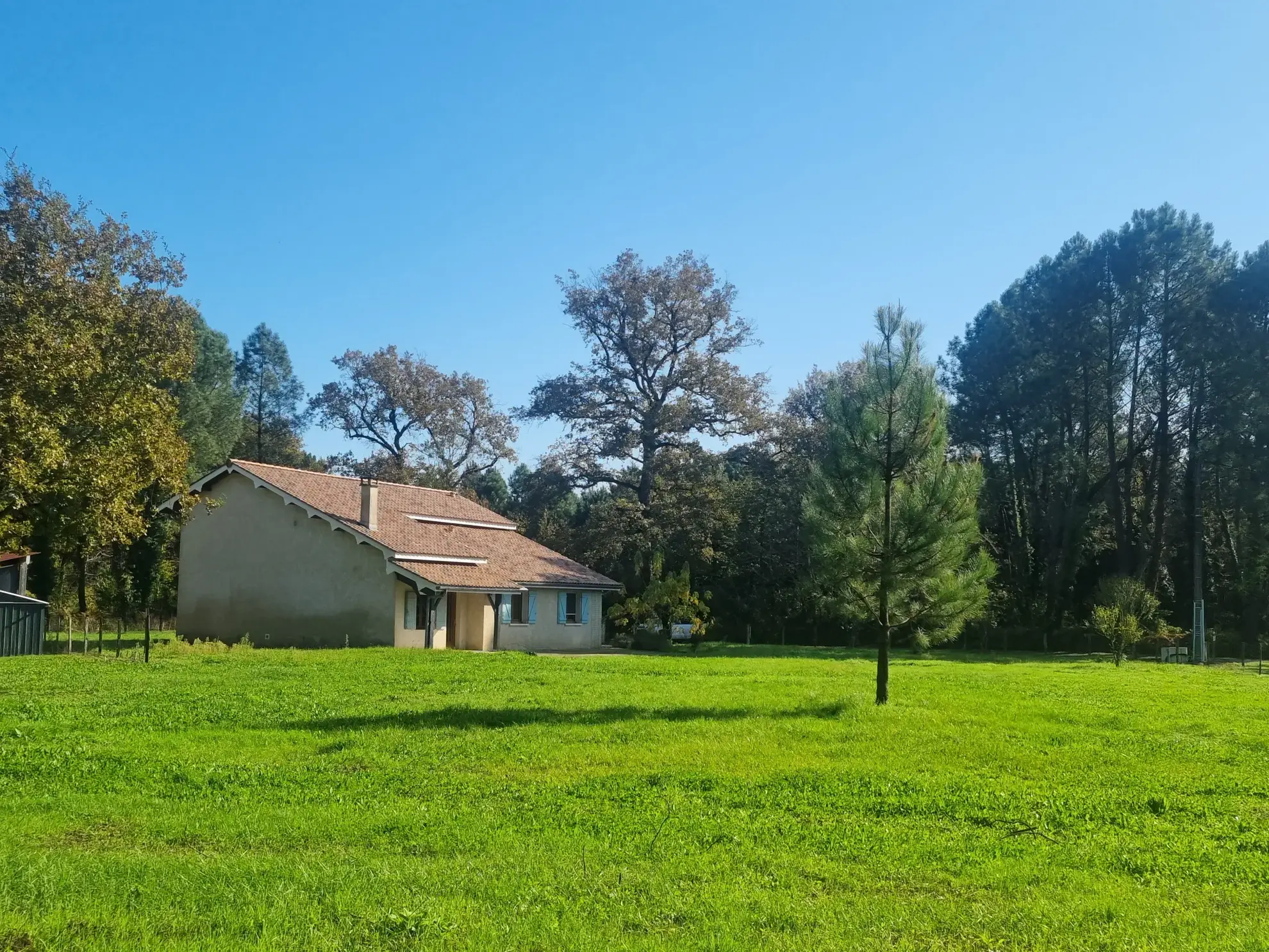 Maison Traditionnelle de 4 Chambres à Bazas sur Terrain de 7412 m² 