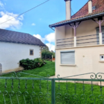 Maison de village rénovée à Lacapelle-Marival avec grange et jardin