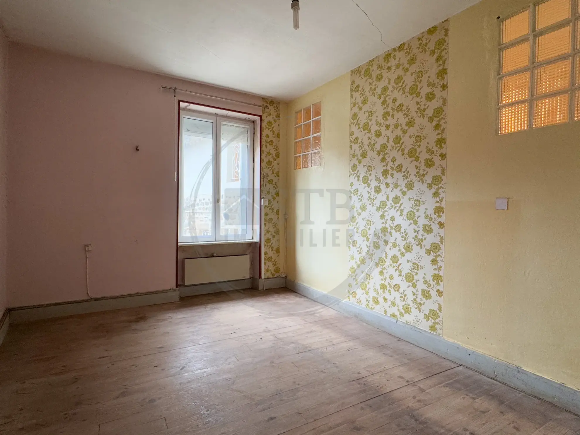 Maison à rénover de 85 m² à Saint-Fortunat-sur-Eyrieux 