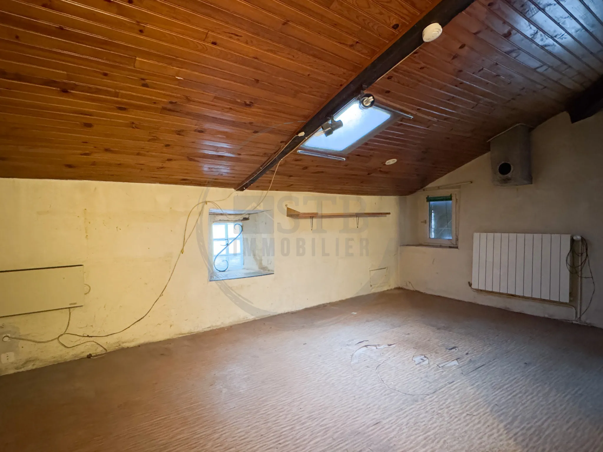 Maison à rénover de 85 m² à Saint-Fortunat-sur-Eyrieux 