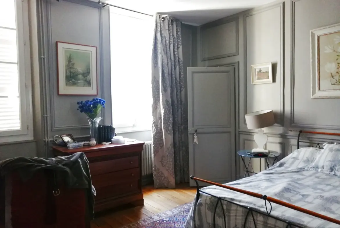 Appartement spacieux à Nevers, 188 m² avec terrasse privative 