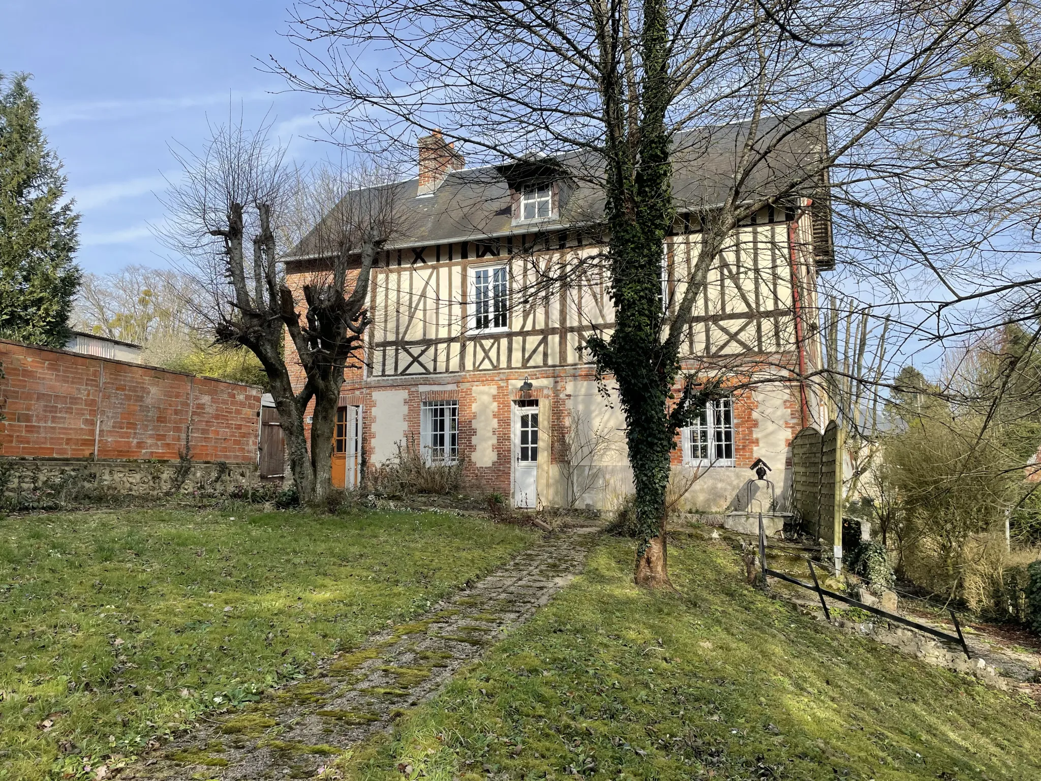 Maison ancienne atypique à Rosay sur Lieure près de Lyons la Forêt 