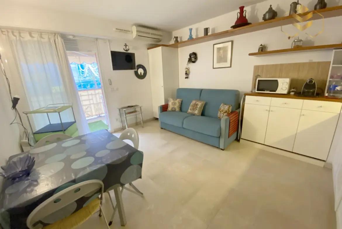 Beau studio avec balcon à Menton près du bord de mer 