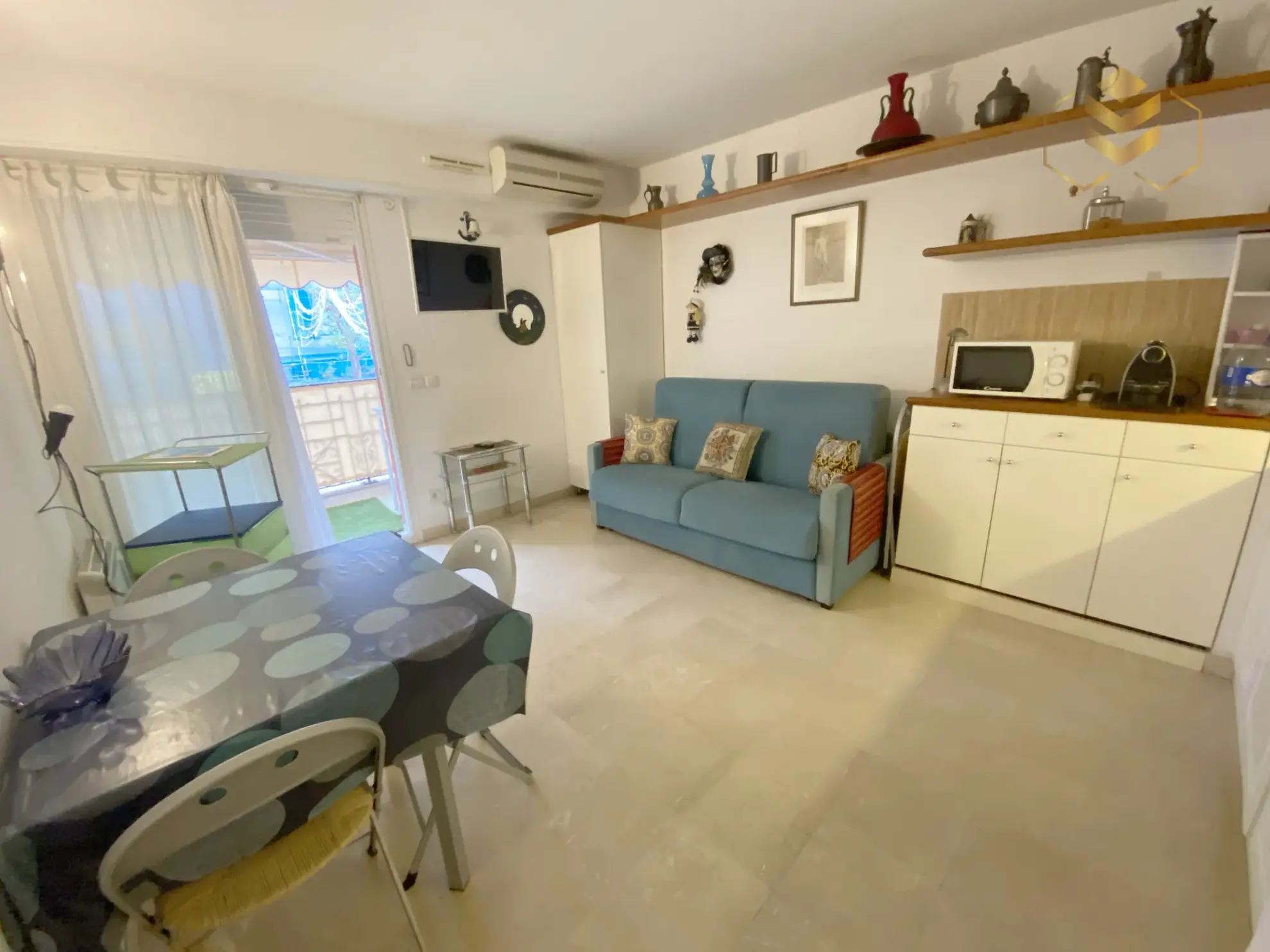 Beau studio avec balcon à Menton près du bord de mer 