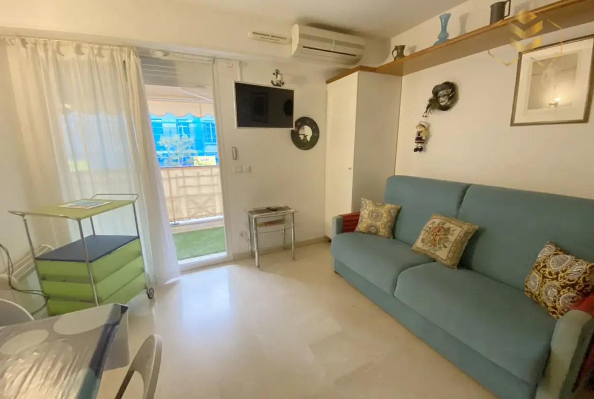 Beau studio avec balcon à Menton près du bord de mer 