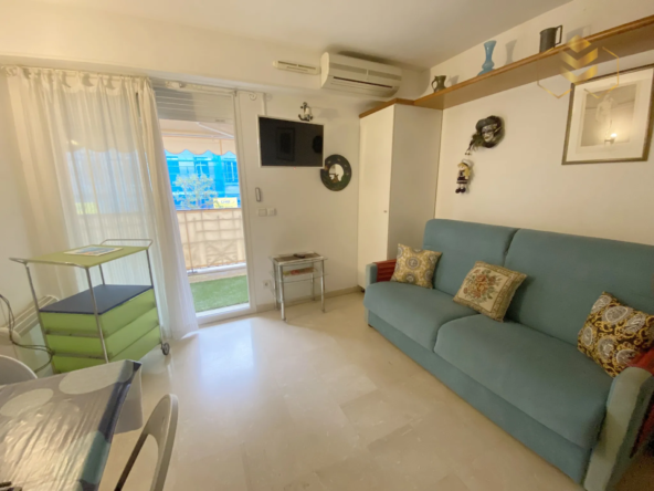 Beau studio avec balcon à Menton près du bord de mer