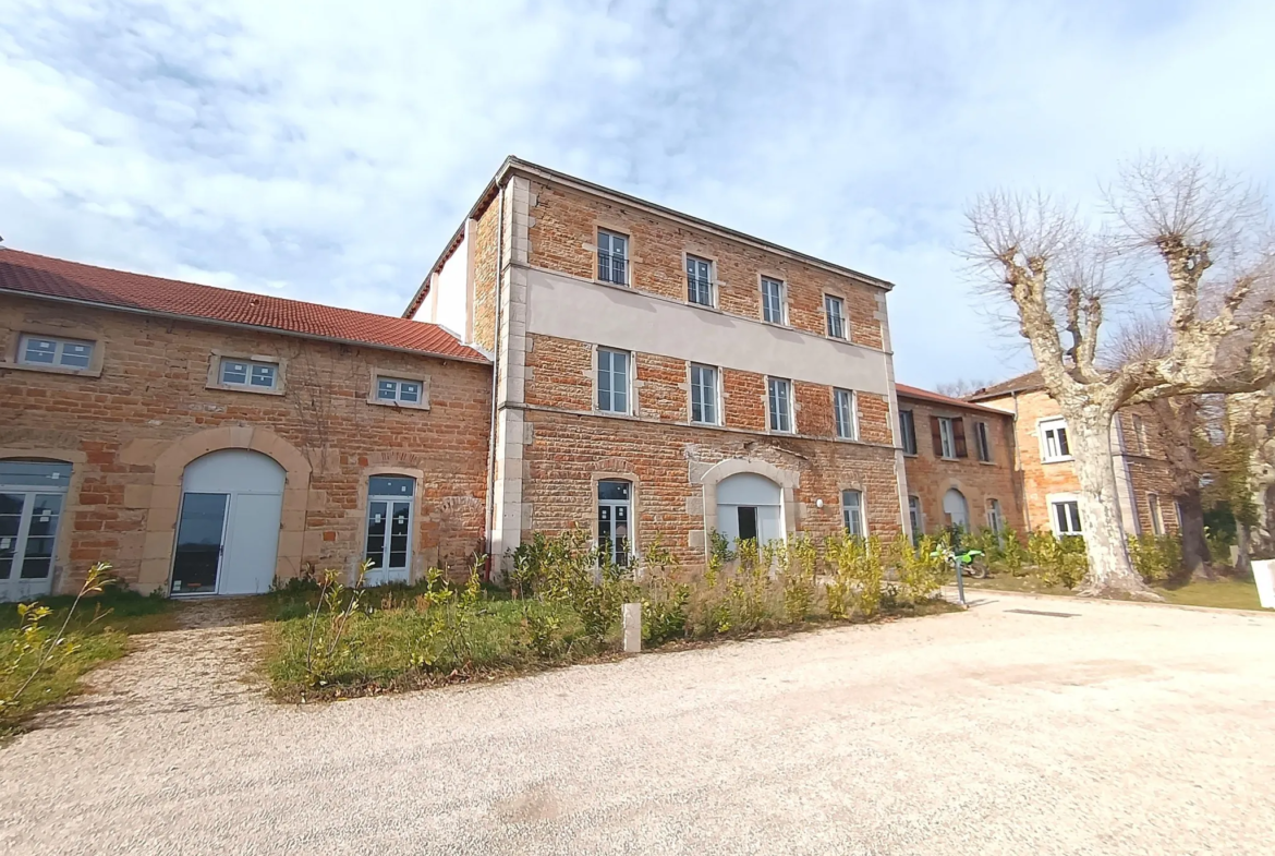 Appartement 5 pièces rénové à Crèches-sur-Saône 