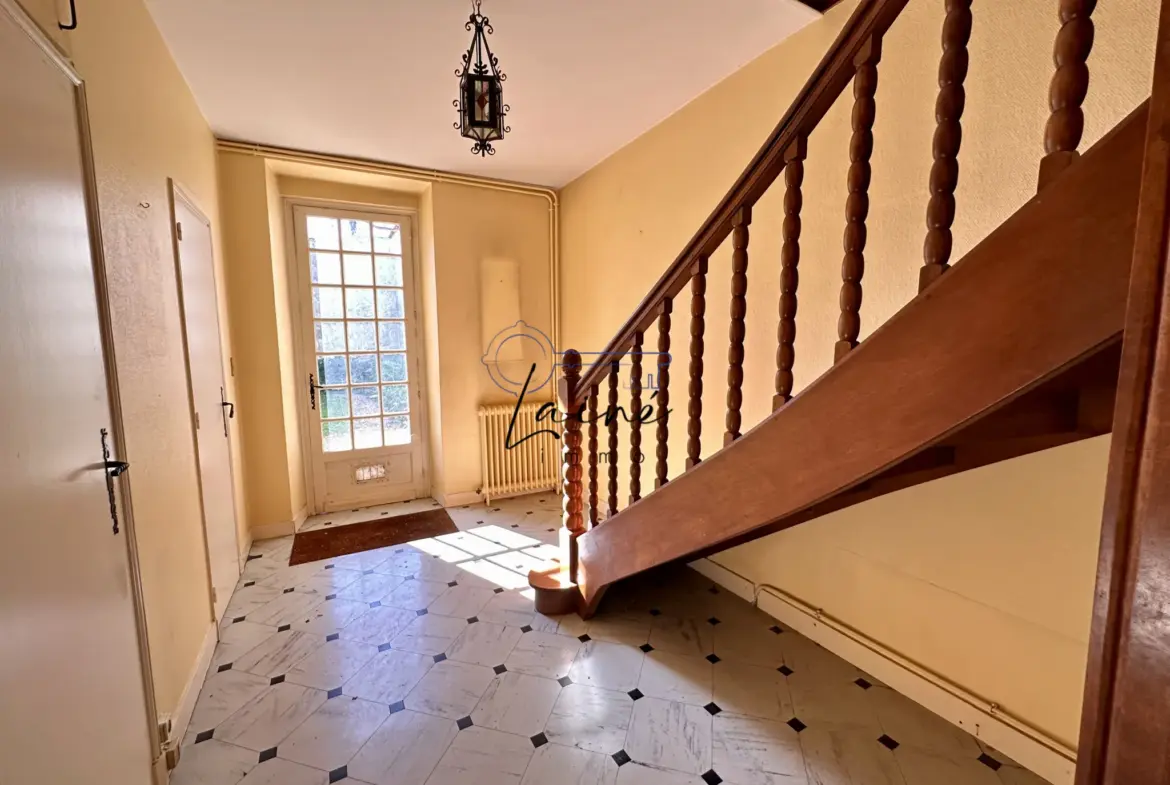 À vendre : Maison en pierre à Sainte-Foy-la-Grande avec jardin 