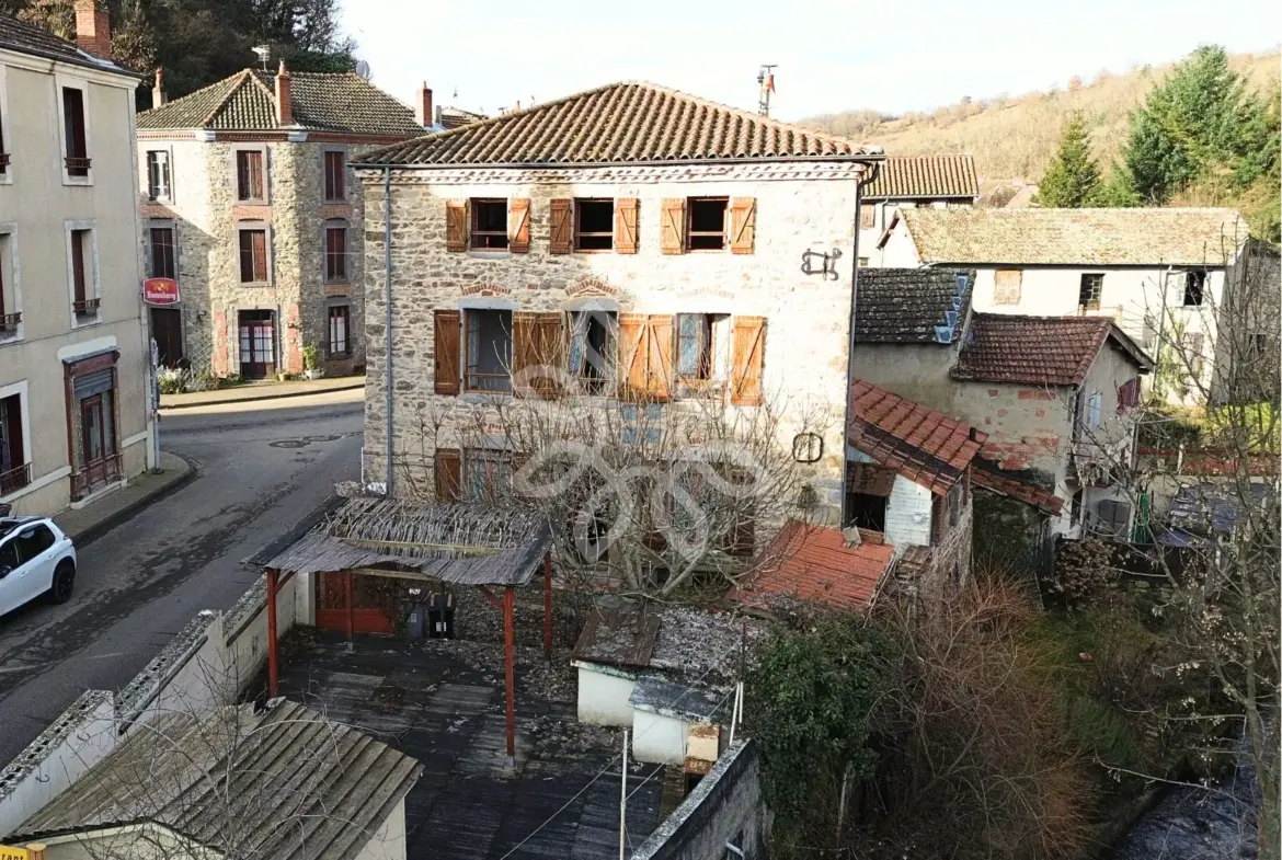 Charmante maison en pierre de 104 m² à Auzon avec terrasse 