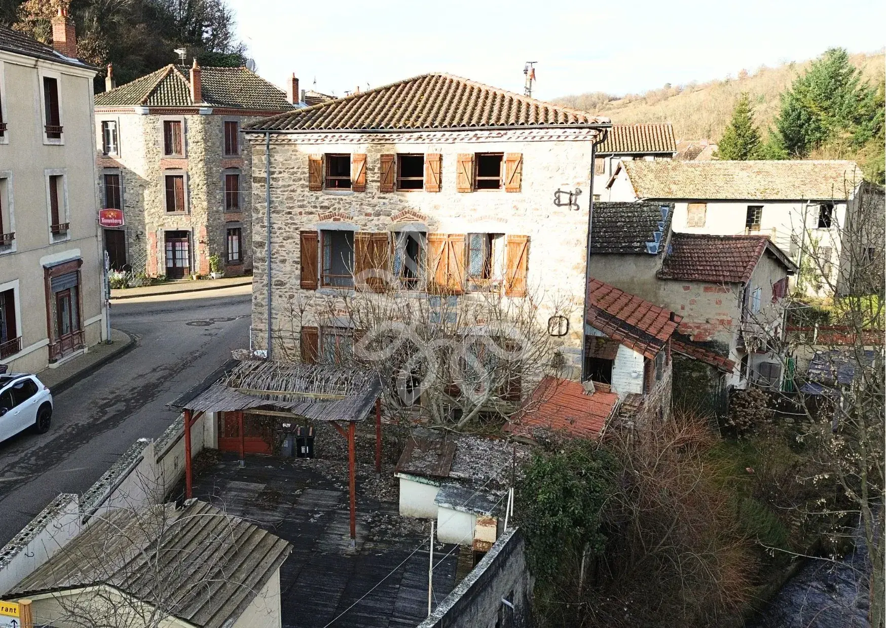 Charmante maison en pierre de 104 m² à Auzon avec terrasse 