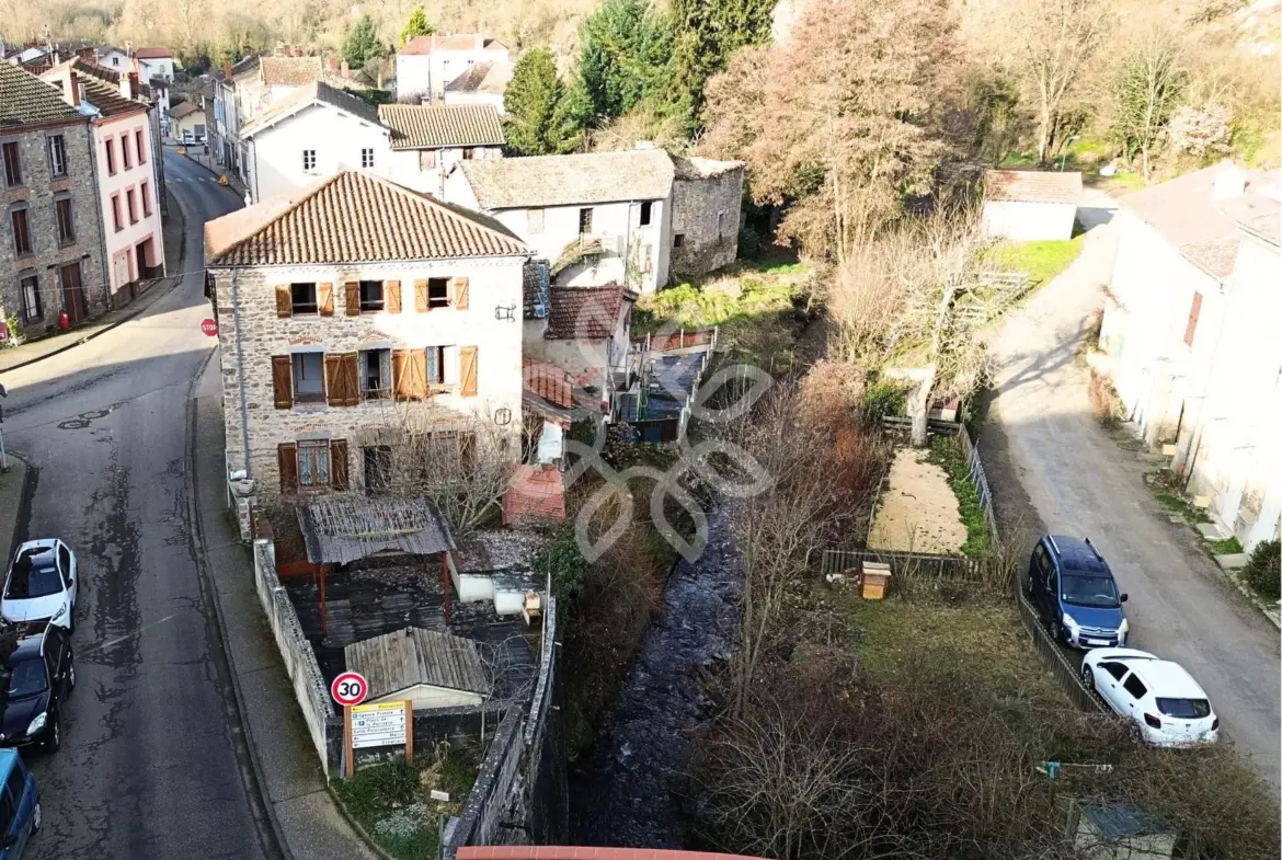 Charmante maison en pierre de 104 m² à Auzon avec terrasse 