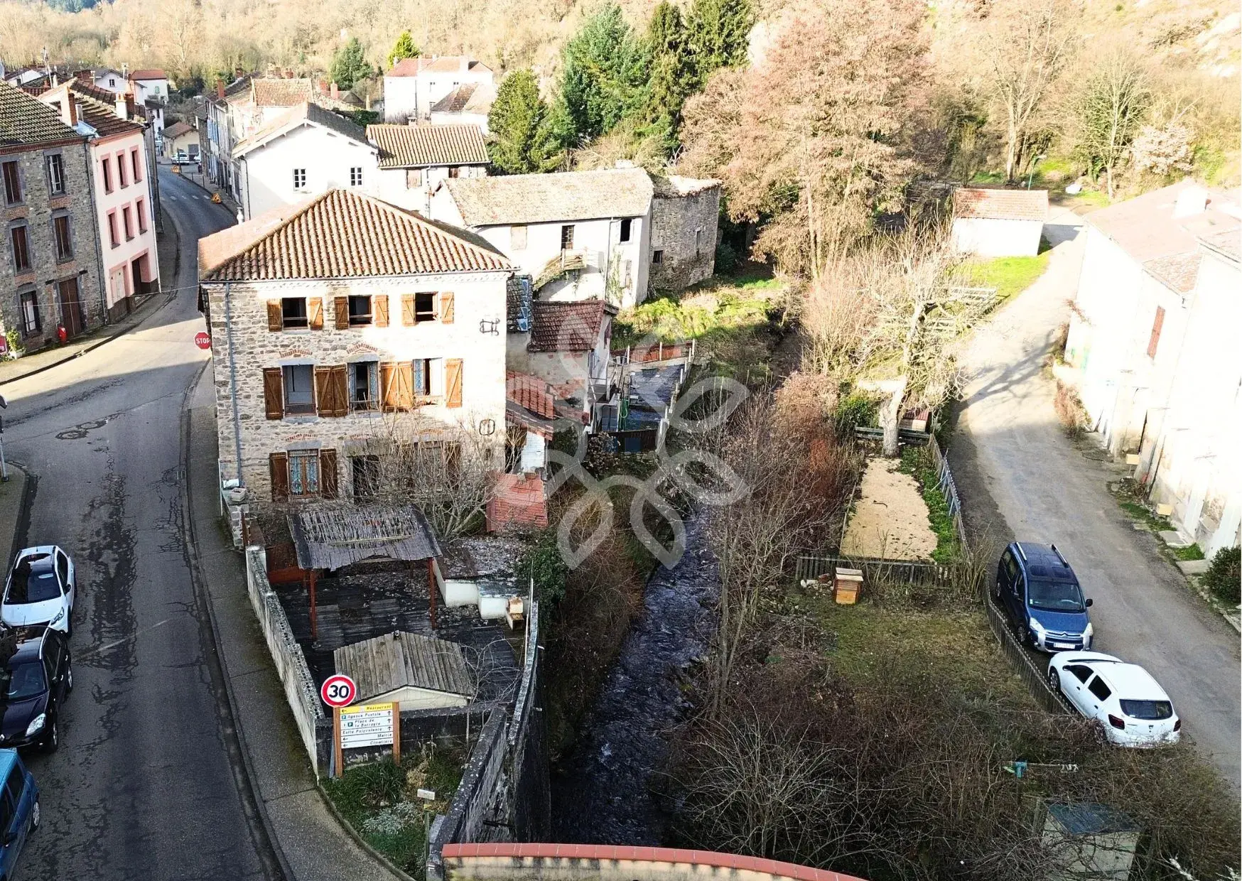 Charmante maison en pierre de 104 m² à Auzon avec terrasse 