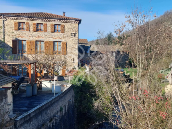 Charmante maison en pierre de 104 m² à Auzon avec terrasse