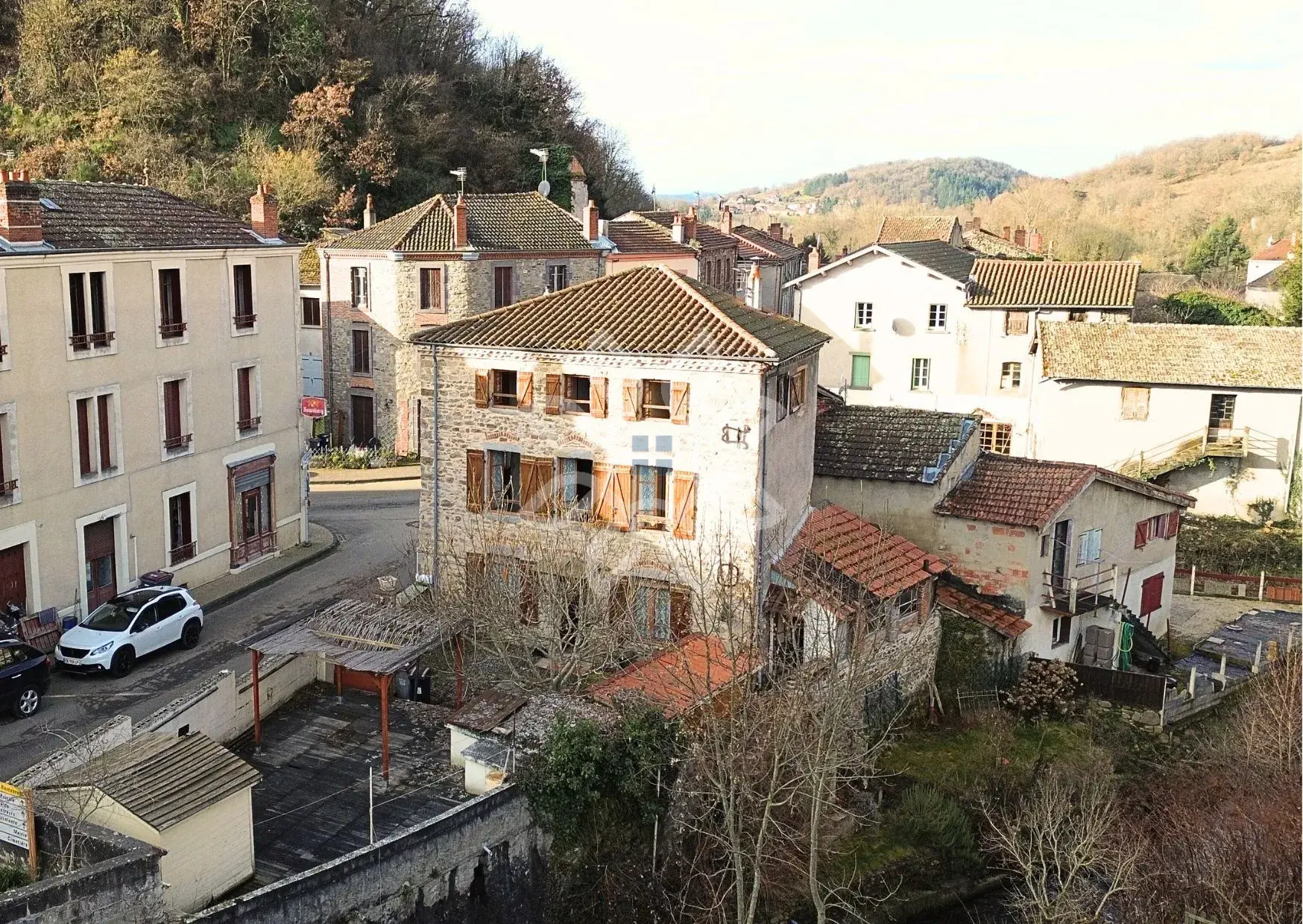 Charmante maison en pierre de 104 m² à Auzon avec terrasse 