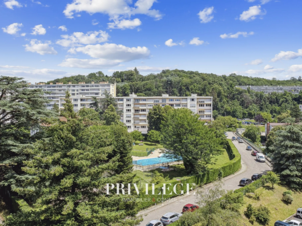 Appartement T4 en étage élevé avec terrasse à Ste Foy les Lyon