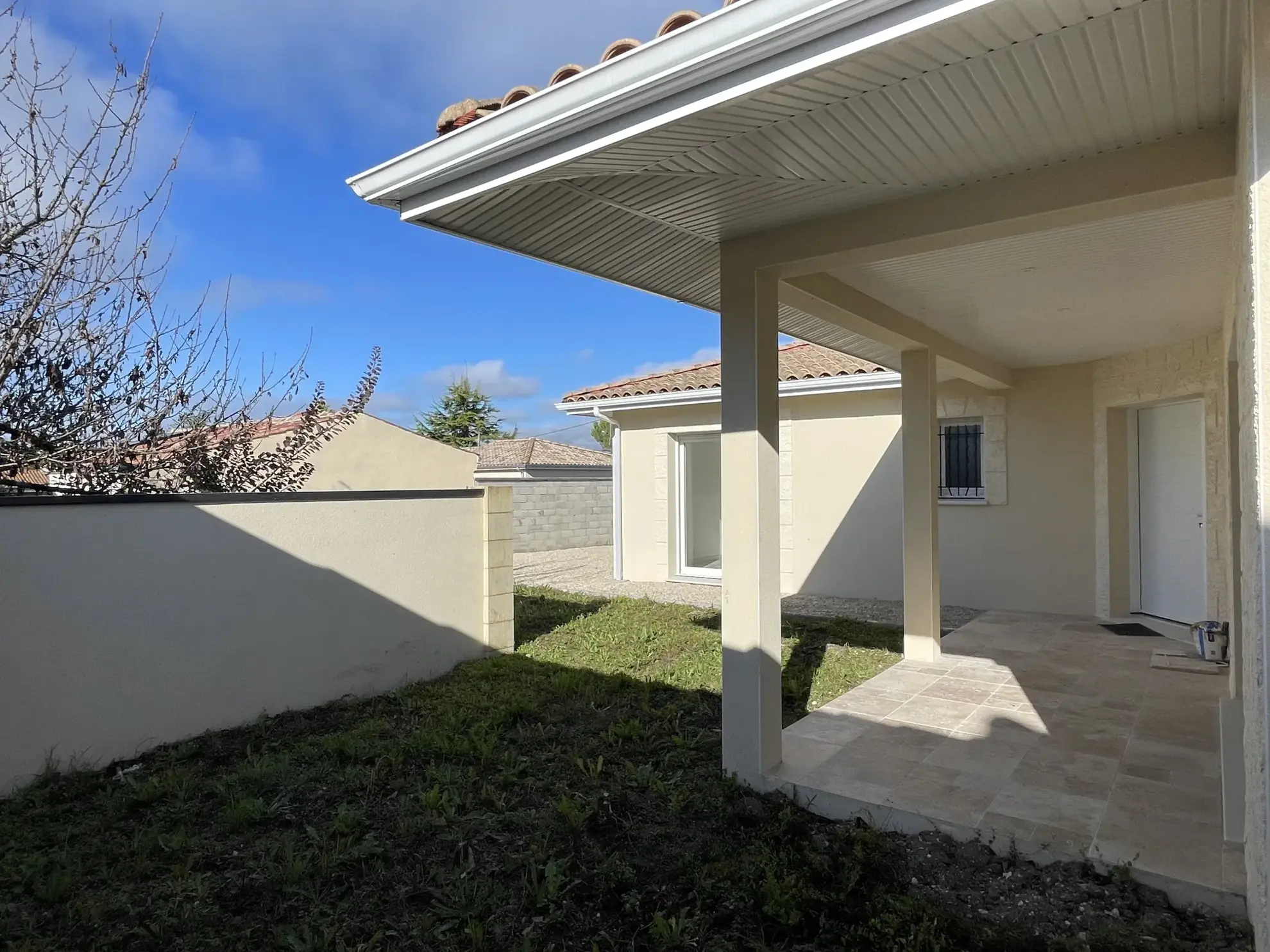 Pavillon moderne à Châteaubernard, 3 chambres et garage 