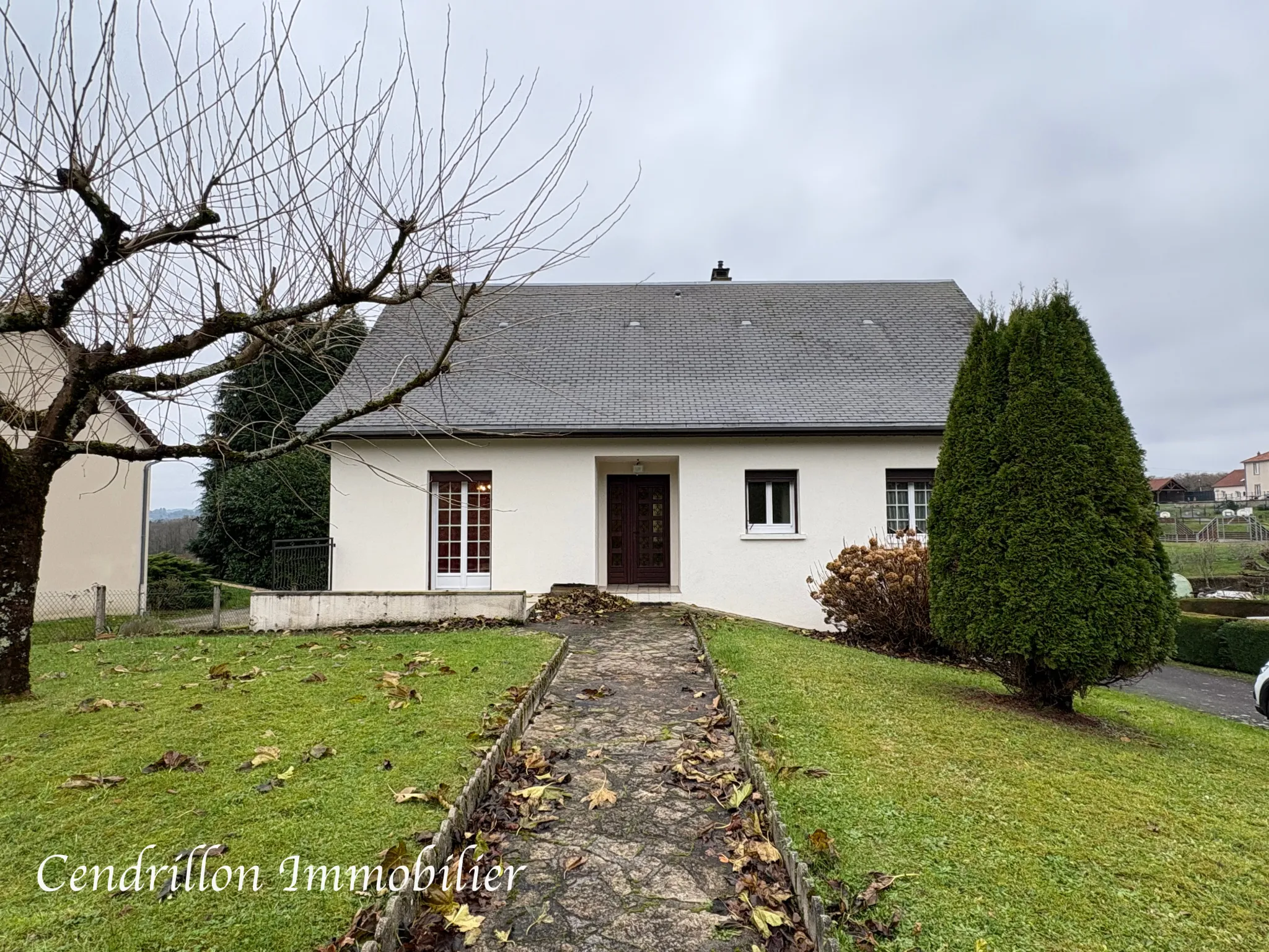 Maison de plain pied avec sous-sol et 4 chambres à Masbaraud Merignat 