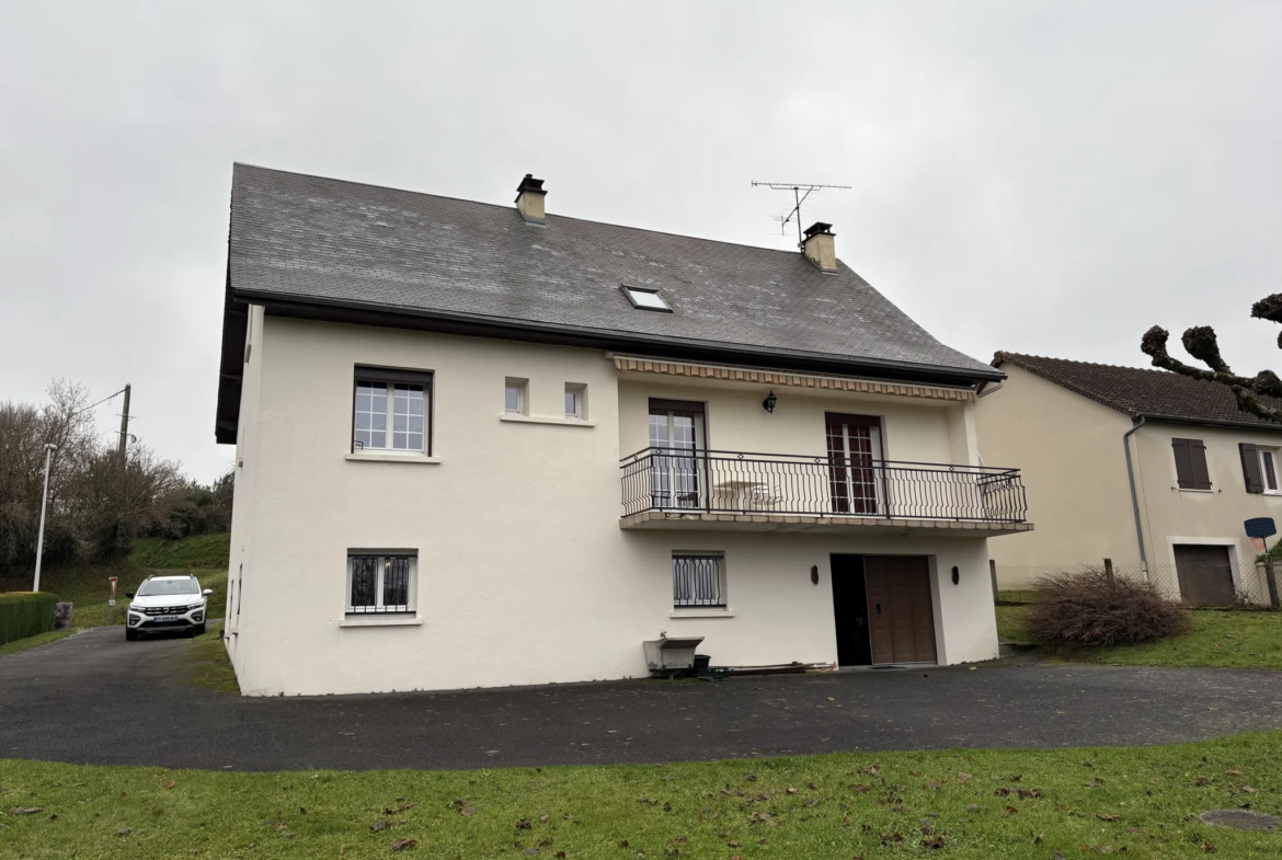 Maison de plain pied avec sous-sol et 4 chambres à Masbaraud Merignat 