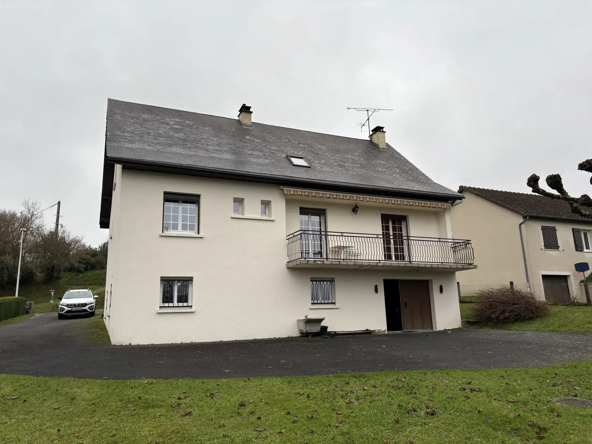 Maison de plain pied avec sous-sol et 4 chambres à Masbaraud Merignat 