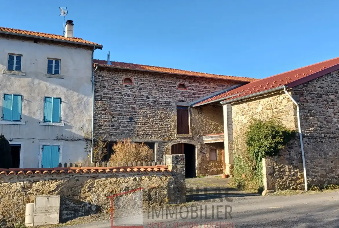 Vente d'un ancien corps de ferme avec dépendances à Monlet 