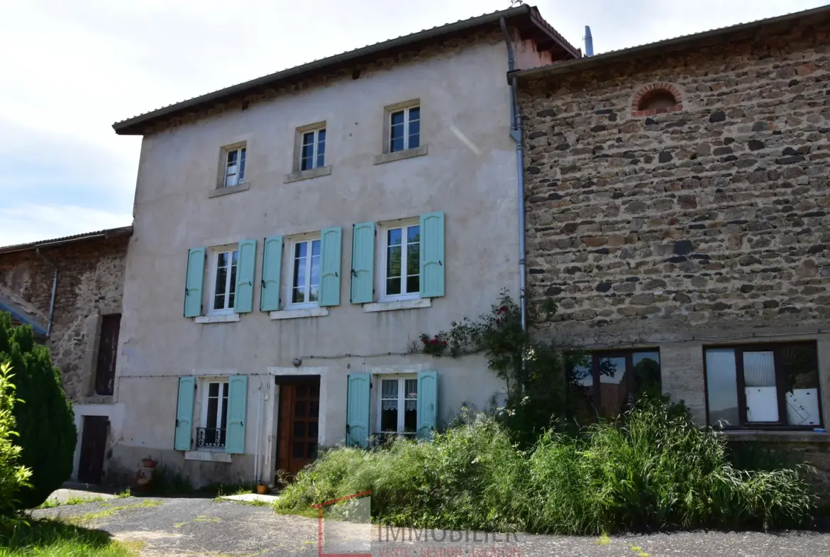 Vente d'un ancien corps de ferme avec dépendances à Monlet 