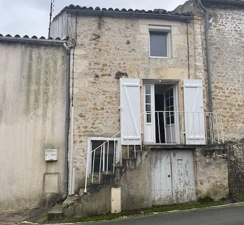 Maison de ville avec 2 chambres à Sainte Hermine - 70 200 €