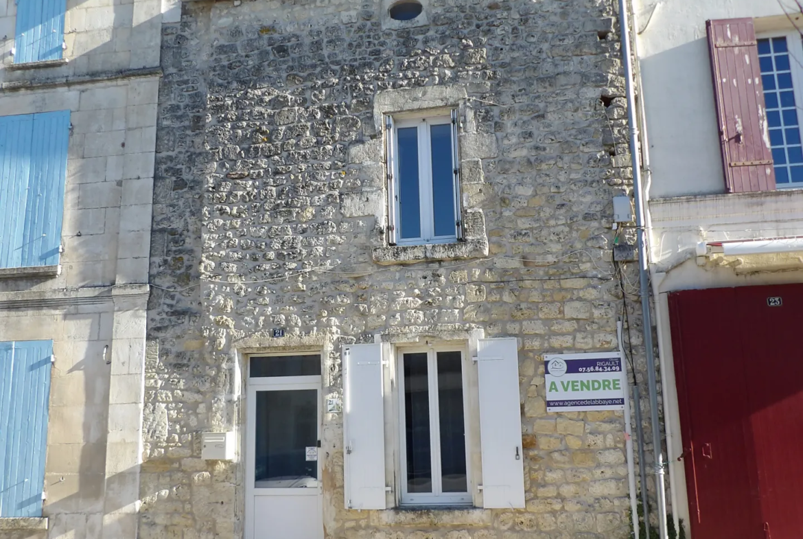 Maison de caractère 2 chambres avec jardin à Saint Savinien 