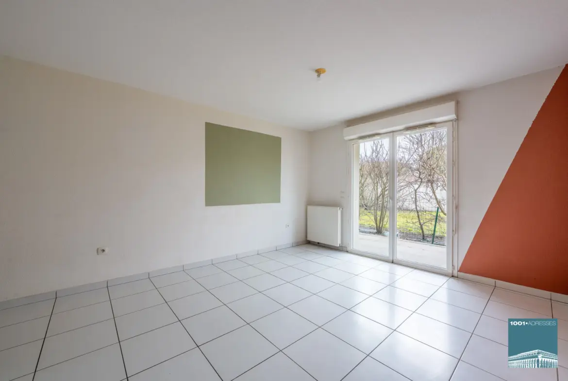 Appartement trois pièces avec terrasse et parking à Bordeaux 