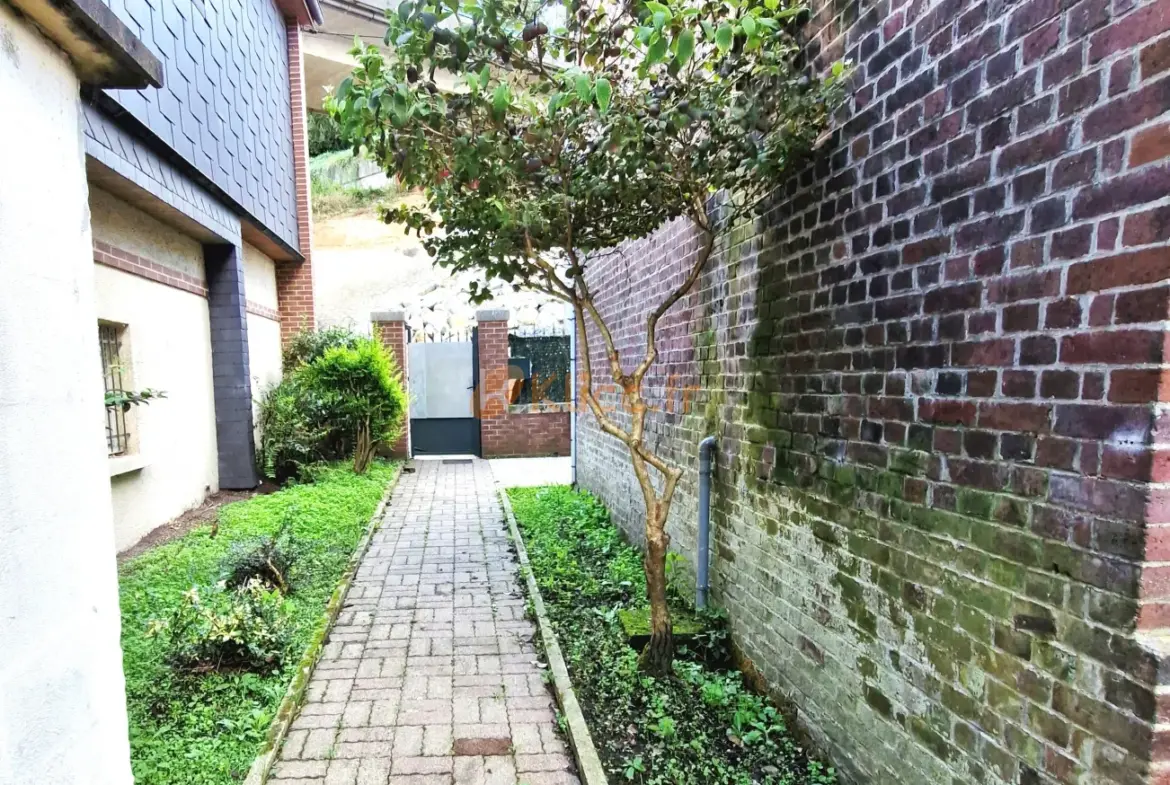 Maison de Ville en Brique avec Jardin à Dieppe 