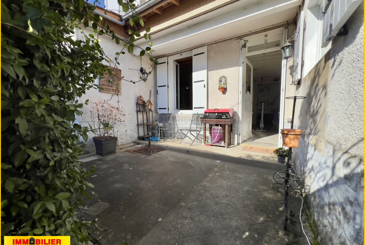 Maison de village en pierre à Illats - 3 chambres - 227 000 € 