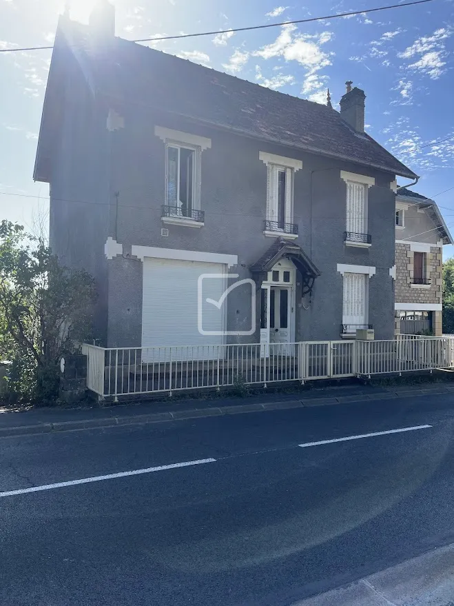 Maison de 1930 à rénover à Objat - Investisseurs bienvenus ! 