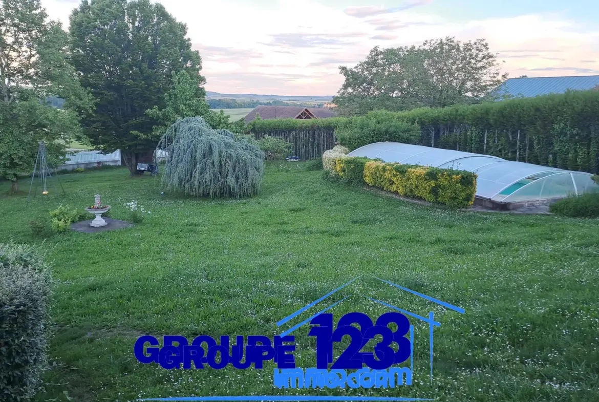 Maison familiale avec piscine à Champvallon, 5 mn de Joigny 