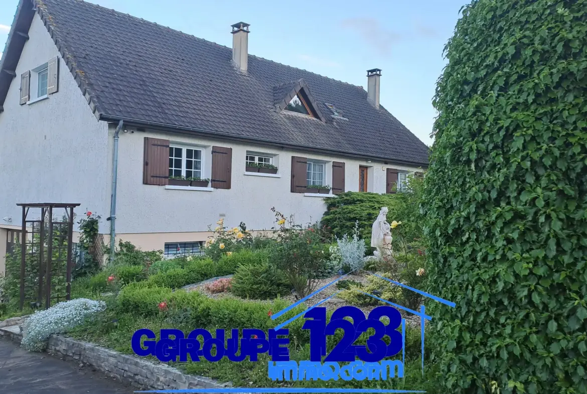 Maison familiale avec piscine à Champvallon, 5 mn de Joigny 