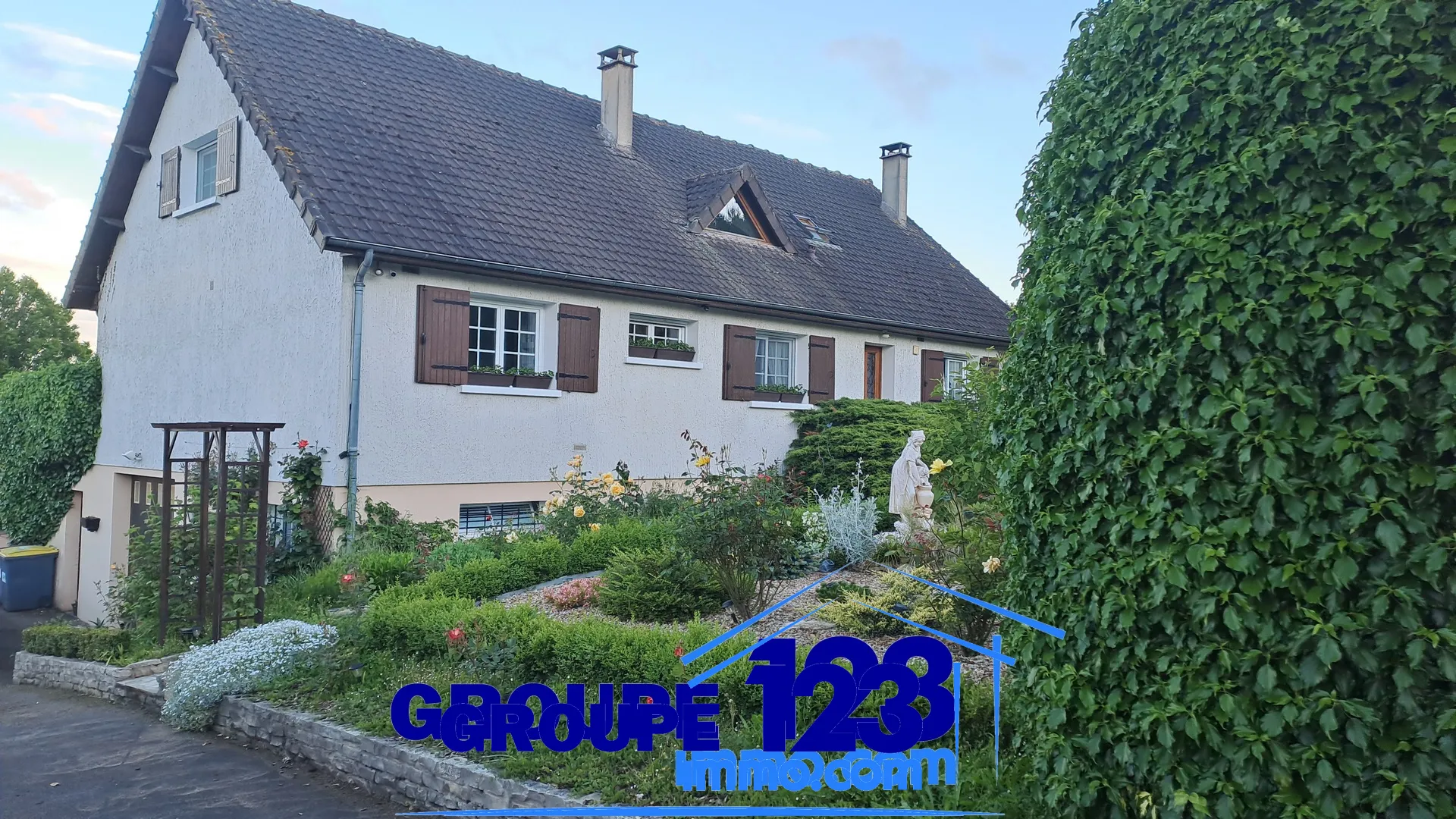 Maison familiale avec piscine à Champvallon, 5 mn de Joigny 