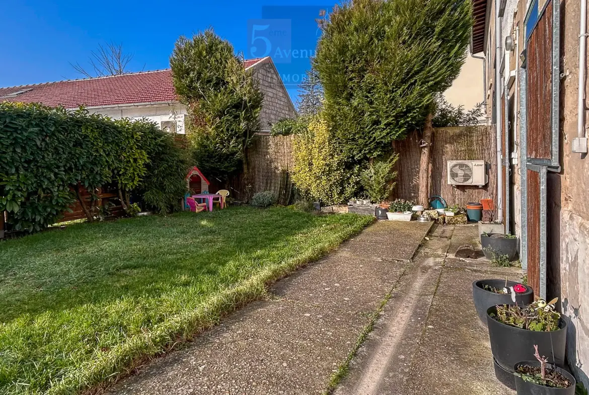 Maison atypique avec jardin à vendre à Lamorlaye 